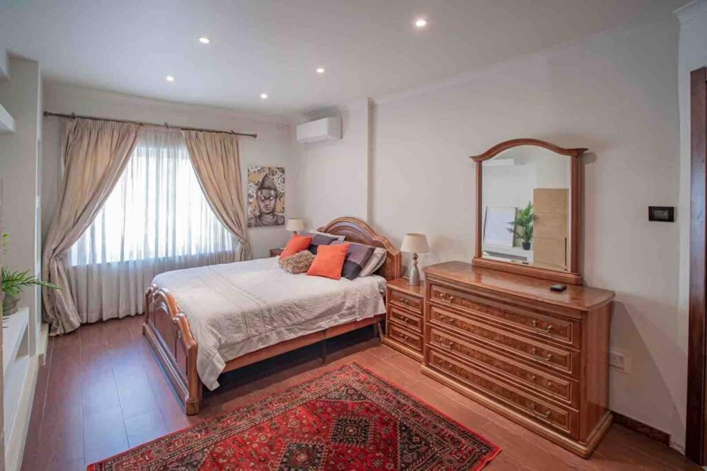 Pembroke St Julians Luxury, Comfort, Location Esterno foto
