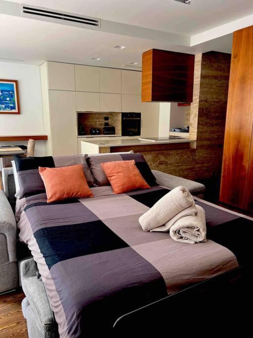 Pembroke St Julians Luxury, Comfort, Location Esterno foto